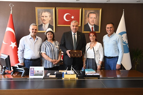Hatay Ağacı Derneği üyelerini kabul etti