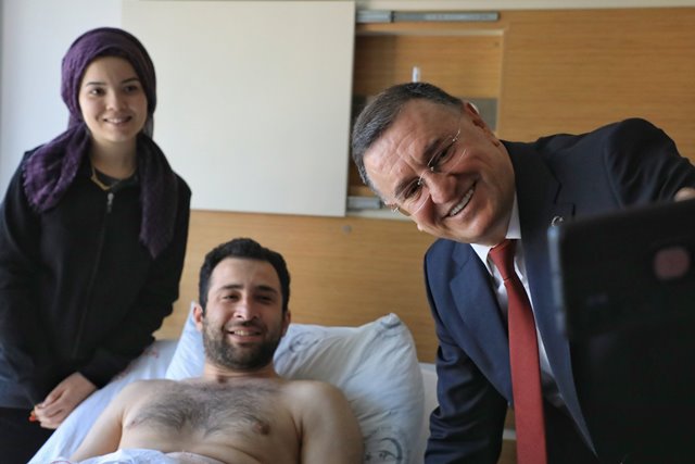 Başkan Savaş yaralı askerleri hastanede ziyaret etti
