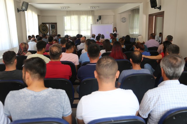 Defne’de yollar bakımdan geçiyor