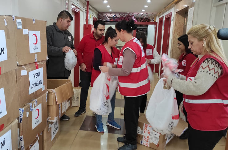Kızılaydan yılda 15 bin ihtiyaç sahibine yardım