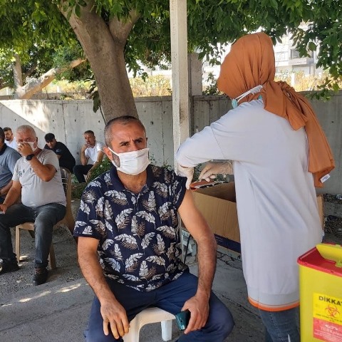 Mobil aşı ekibinden yerinde aşılama