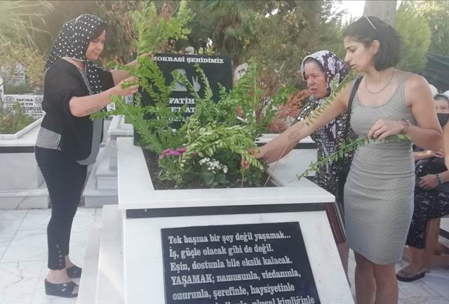 Ahmet Atakan mezarı başında anıldı