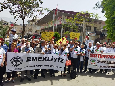 Emekli iktidara kırmızı kart gösterdi