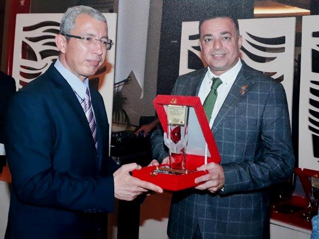 Kan bağışı yapanlara plaket