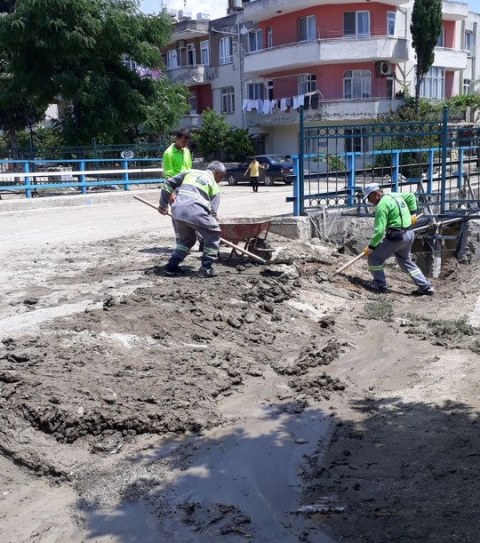 Gazi Mahallesindeki çamurlar temizlendi