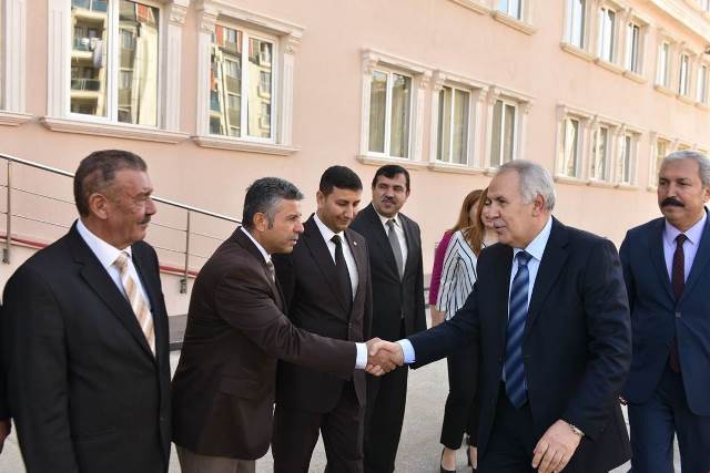 Vali Atadan kurumlara ziyaretler