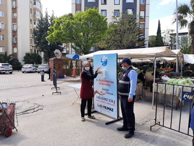 Semt pazarları girişinde dezenfektan kuruluyor