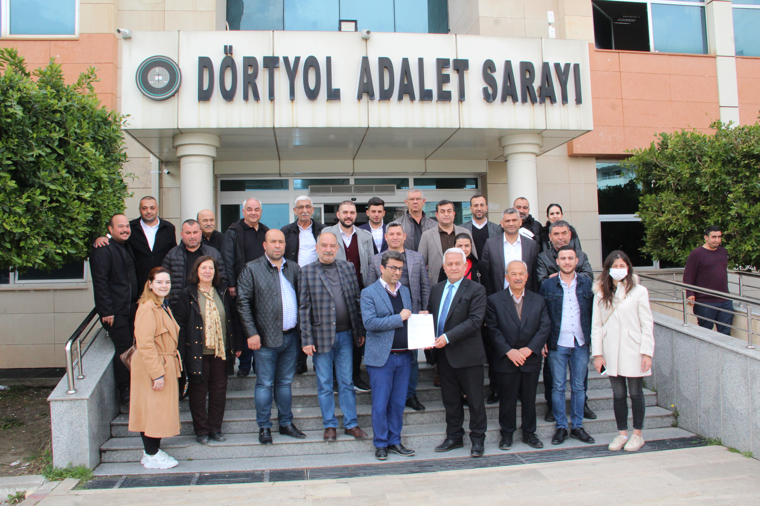 Yeni yönetim mazbatasını aldı