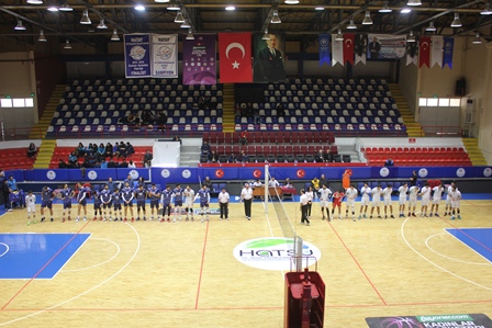 Voleybolcular yine galip